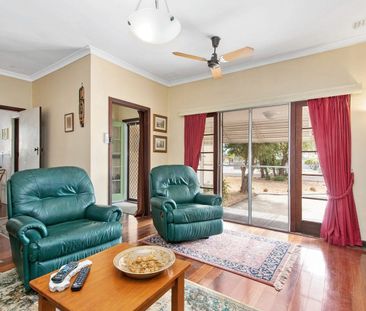 Charming Three Bedroom Home with Ample Parking in Bentley - Photo 6