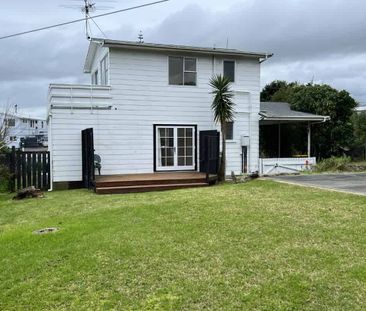 3 Bedroom, 2 bathrooms in Waikanae Beach - Photo 3