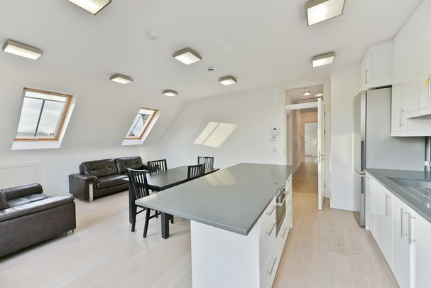 2 bed Flat To Let - Photo 1