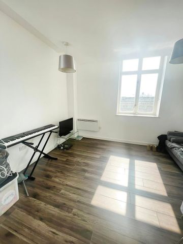 2 bedroom flat to rent - Photo 2