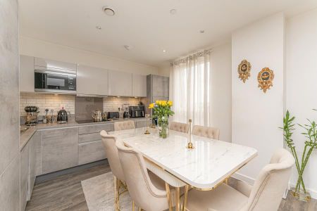 3 bedroom flat to rent - Photo 5