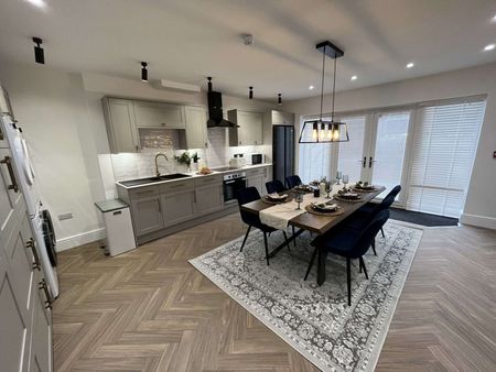 Modern Spacious Studio Rooms Fully Furnished Bills Included - Photo 5