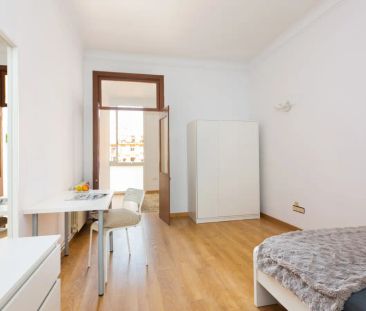 Room in a shared 6-bedroom apartment for rent in la Dreta de l'Eixa... - Photo 4