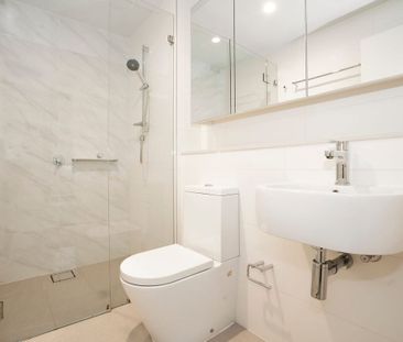Stunning 2 Bedroom Apartment - Photo 4
