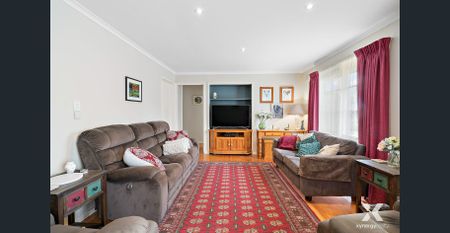 Spacious Comfort in a Peaceful Frankston Pocket - Photo 4