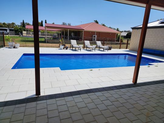 Byford - Photo 1