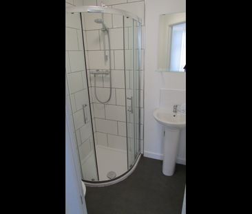 Studio Flat, Self Contained, CV2 - Photo 5