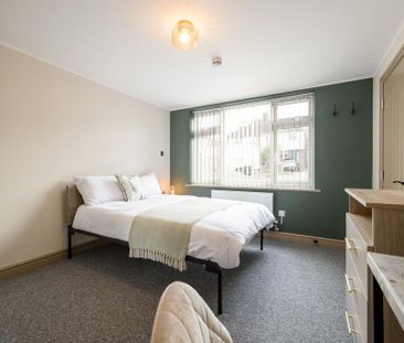 1 bedroom in a house share to rent - Photo 2