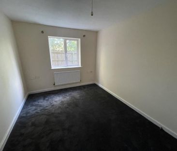 2 bedroom ground floor flat to rent - Photo 3