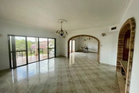 Grand 3 Bedroom + Study Home in Quiet Street - Photo 3
