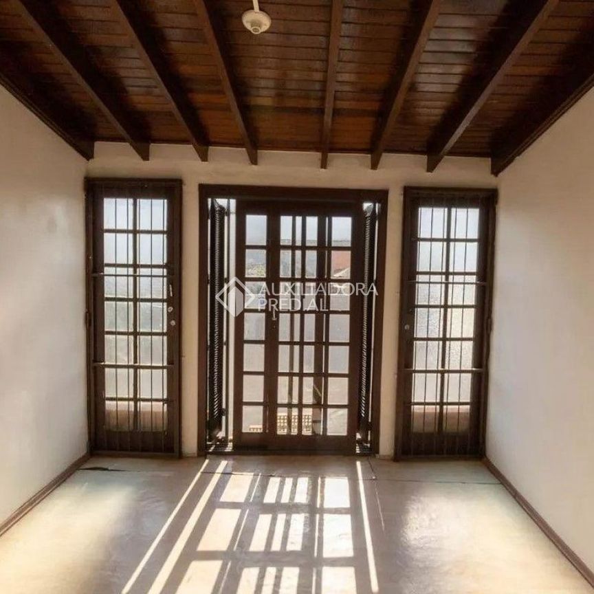 Casa com 3 quartos e 102m² para alugar em Teresópolis, Porto Alegre. - Photo 1