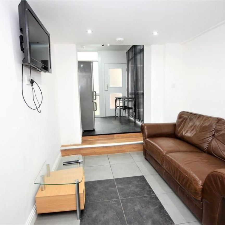 Flat , Connaught House, - Mount Street, Preston - Photo 1