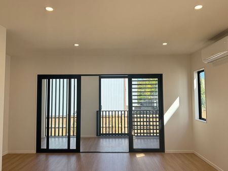 Sunnyhills Gem: Modern 4BR Townhouse! - Photo 3