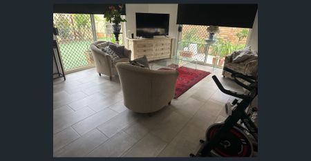 Entertainer’s Delight in a Quiet Cul-de-Sac - Photo 2