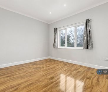 4 bedroom semi-detached house to rent - Photo 4