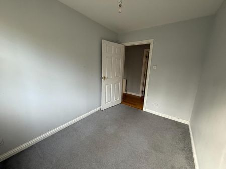 3 bedroom flat to rent - Photo 4