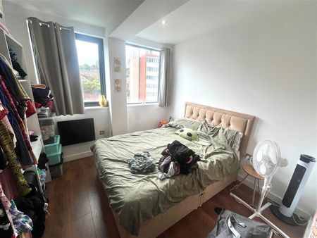 Carlton Square - Photo 3