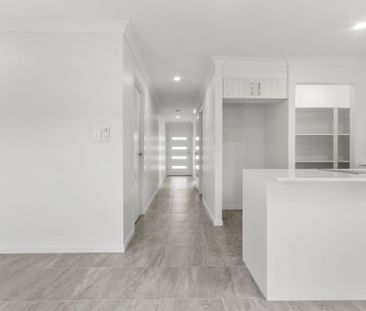 Modern 4-Bedroom Townhouse - Stylish Living in a Prime Location! - Photo 1