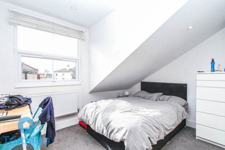 2 bed Apartment for Rent - Photo 4