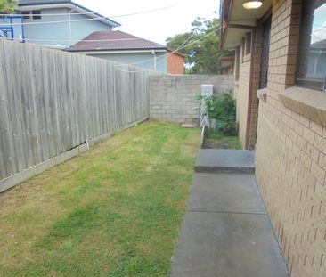 NEAT & TIDY WALK TO MARKET & PLAZA - Photo 6