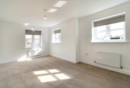 4 bedroom detached house to rent - Photo 2