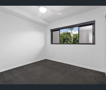 3 bedrooms plus study with large balcony! - Photo 3
