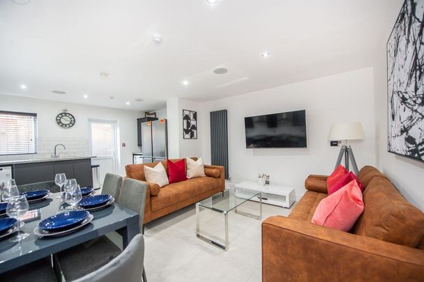 6 bedroom house to rent - Photo 1