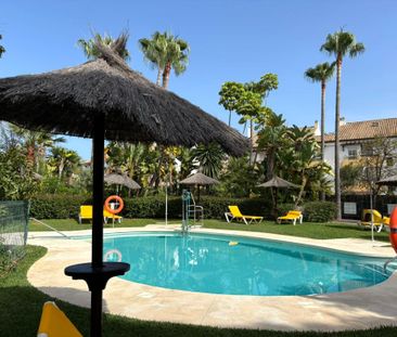 Apartamento 3 dormitorios en alquiler en Bahía de Marbella - Foto 2