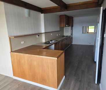 Water views and cosy living - Photo 6