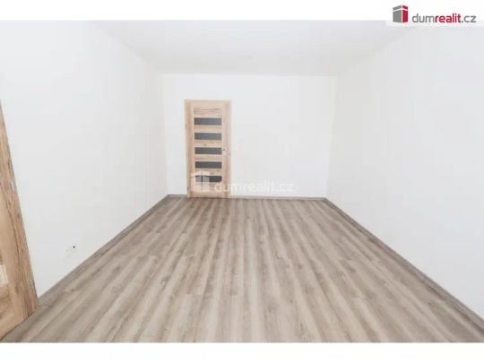 Světlý byt 2+1, 43,5 m - Fotografie 1