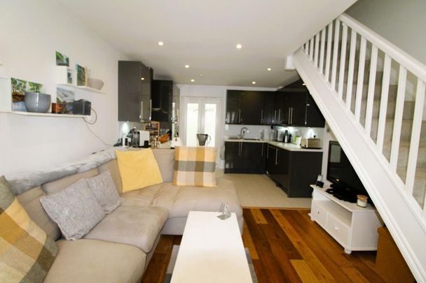 2 bedroom house to rent - Photo 1