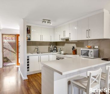 Charming Townhouse in Prime Location - Photo 3