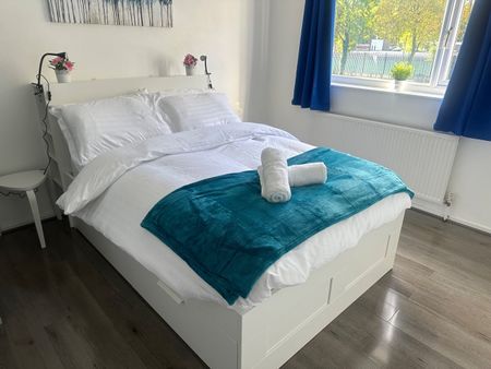 Room in a Shared House, Warner Walk, M11 - Photo 3