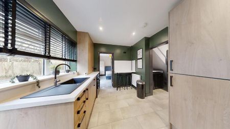 1 bedroom in a house share to rent - Photo 3