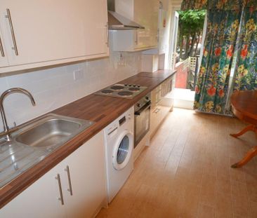 3 bedroom flat to rent - Photo 4