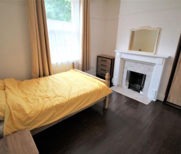 4 bedroom terraced house to rent - Photo 3
