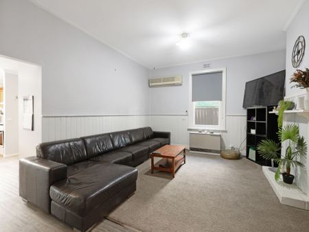 CENTRAL LOCATION - Photo 4