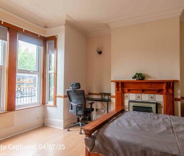 32, Barbican Road - Photo 4