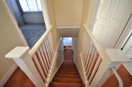 4 bedroom semi-detached house to rent - Photo 4