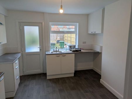 2 bedroom terraced house to rent - Photo 4