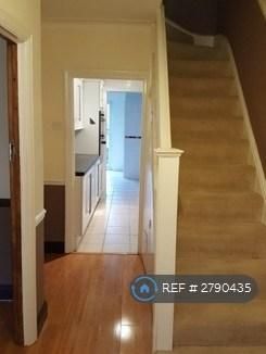 4 bedroom terraced house to rent - Photo 2