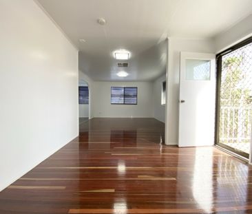 RENOVATED 5 BEDROOM HOUSE WITH ROOM TO MOVE! - Photo 1