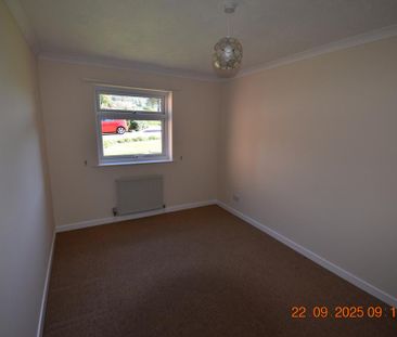 3 bedroom detached bungalow to rent - Photo 2
