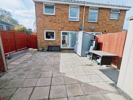 Japonica Close, Woking, Surrey, GU21 - Photo 2