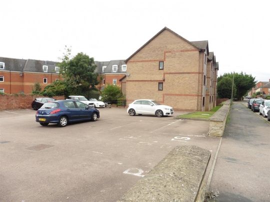 1 Bedroom Flat to Rent in North Street, Rushden, Northants, NN10 - Photo 1