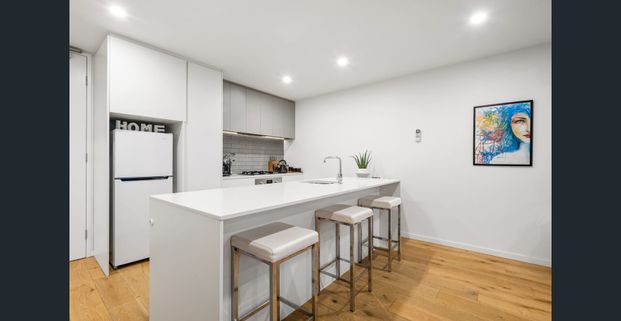 Stylish and luxury apartment with views to impress. - Photo 1