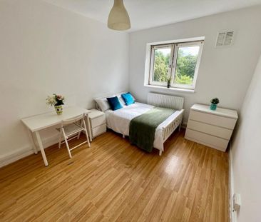 5 bedroom flat to rent - Photo 3
