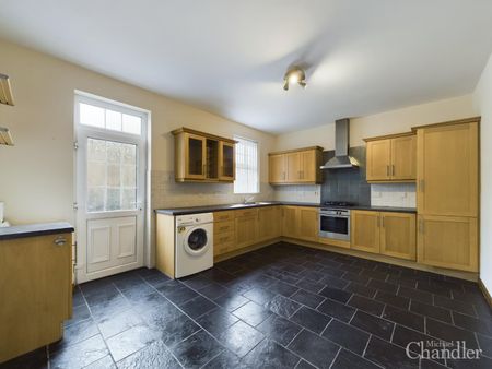 6 Tonaghneave Mews, Saintfield, Ballynahinch, BT24 7PL - Photo 3