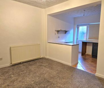 2 bedroom terraced house to rent - Photo 4