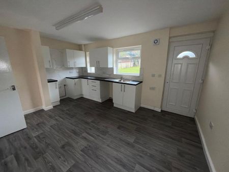3 bedroom terraced house to rent - Photo 5